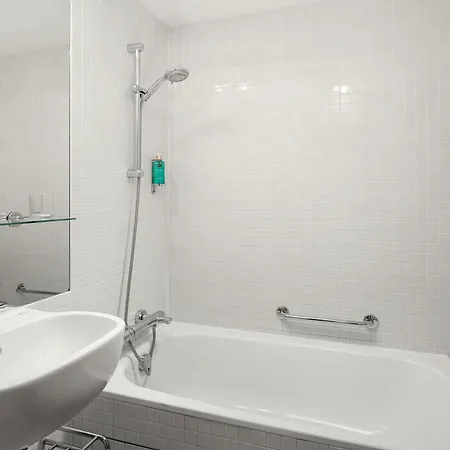 Metropol Design Old Town מלון