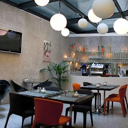 Metropol Design Old Town 4*