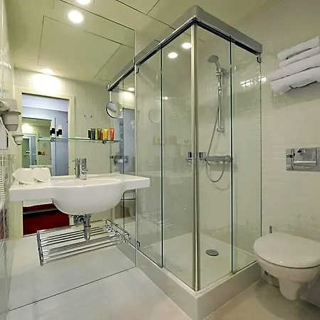Metropol Design Old Town Hotell