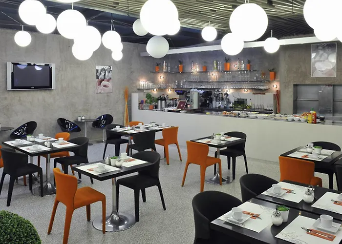 Hotel Metropol Design Old Town 4*